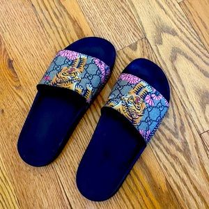 Beach slippers Gucci size 7